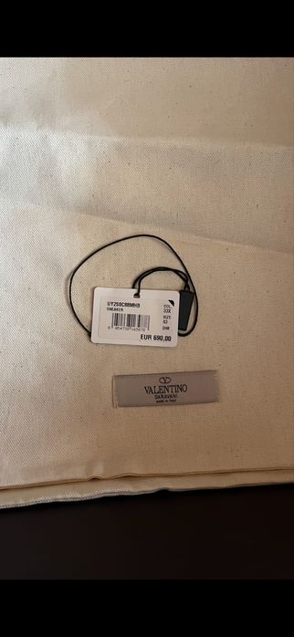 обувки Valentino Garavani..!