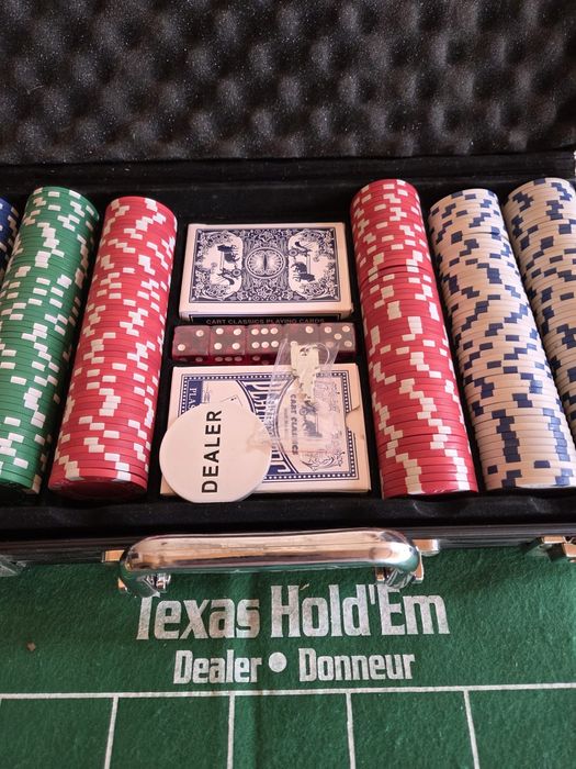 Vând POKER 300 piese