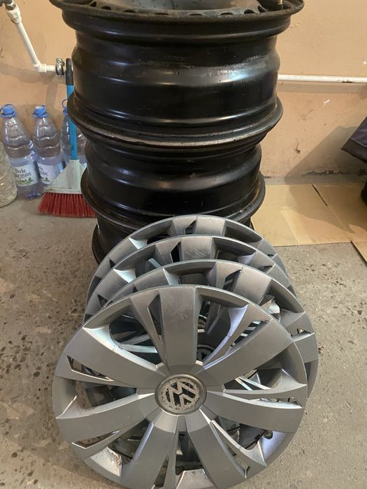 Vand patru anvelope Michelin 215/55/16 si patru jante din grupul vag
