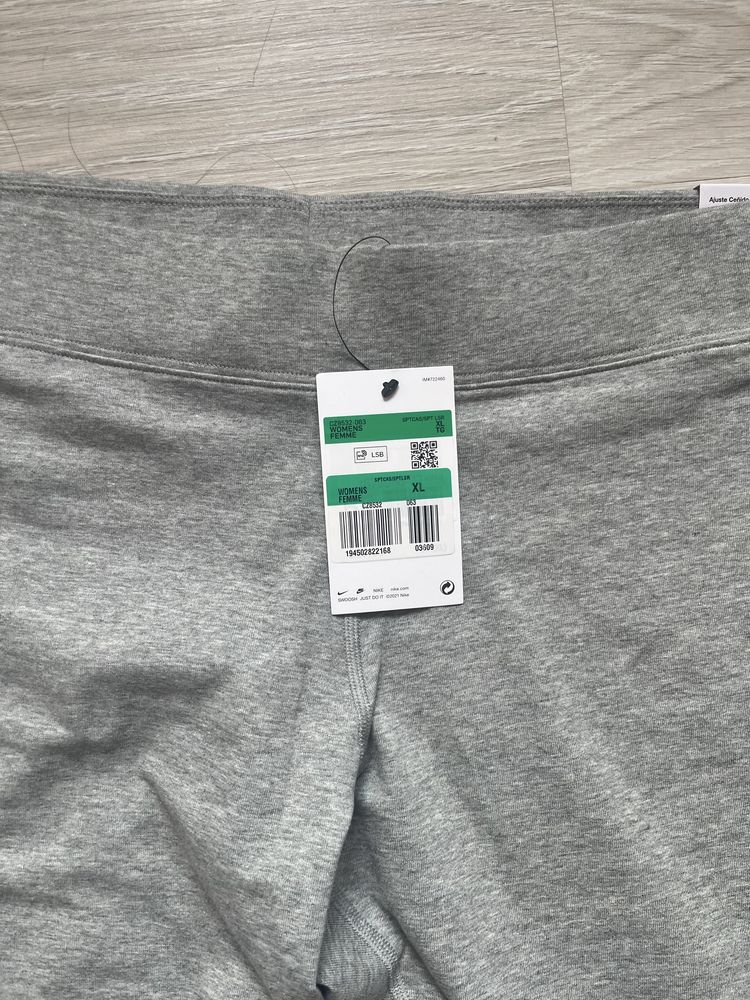 Чисто нов клин Nike XL размер