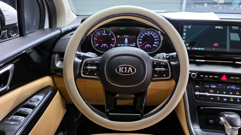 Kia Carnival 9-Seater Prestige