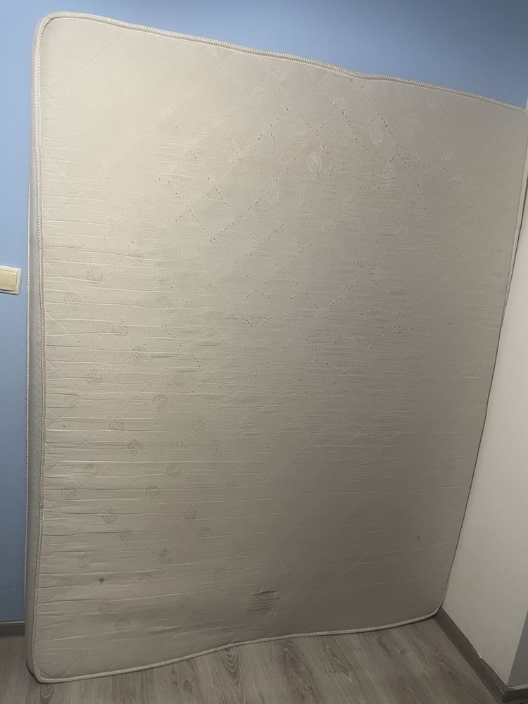 Продавам двулицев матрак 155x195