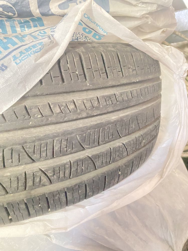 Продам комплект резины 255/55R20