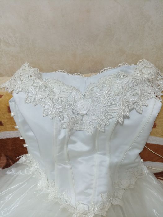 Rochie de mireasa in stare buna frumoasa si eleganta