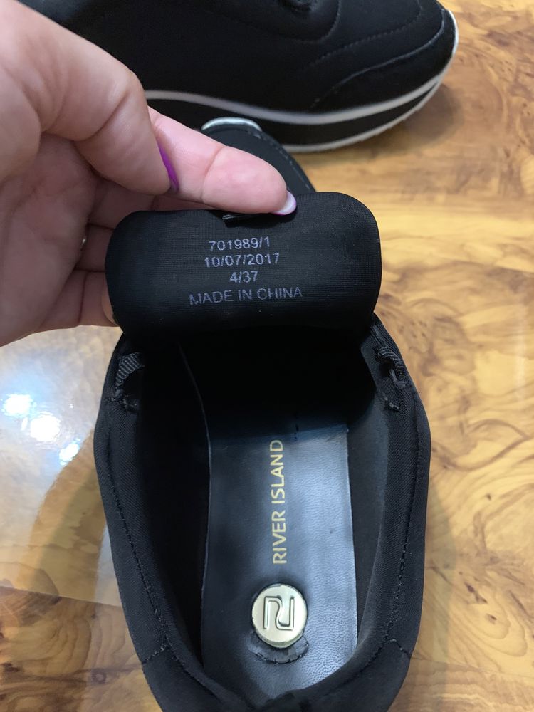 River island Adidasi