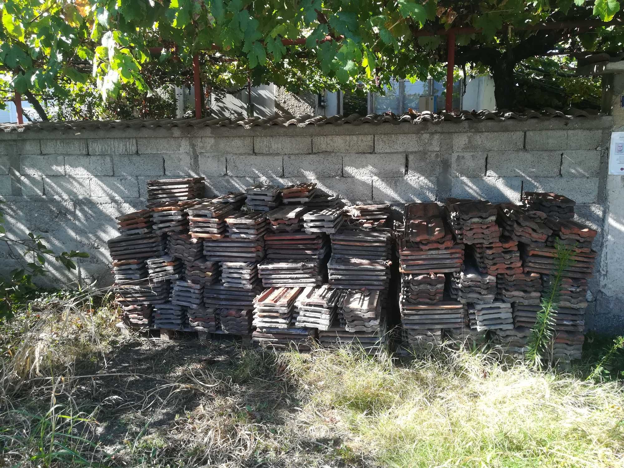 Продавам стари керемиди.