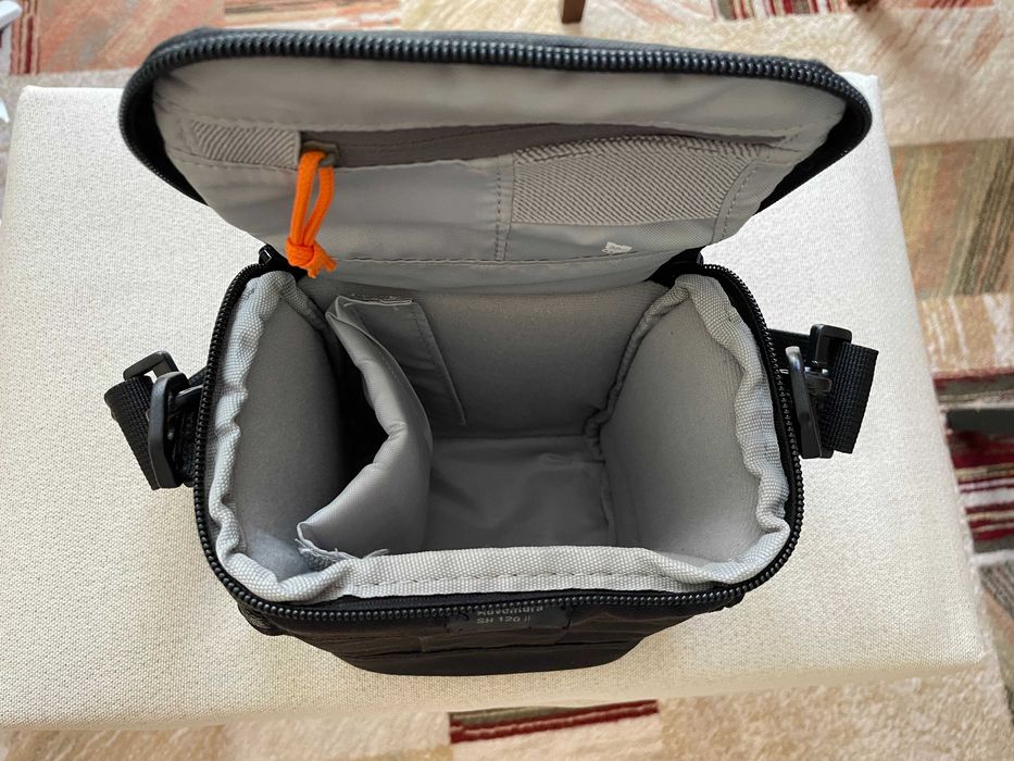 Чанта за фотоапарат Lowepro Adventura SH 120 II Черна
