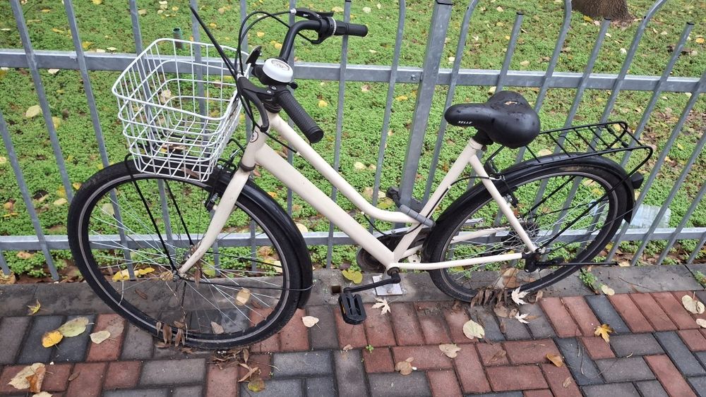Bicicleta bej, de dama, functionala