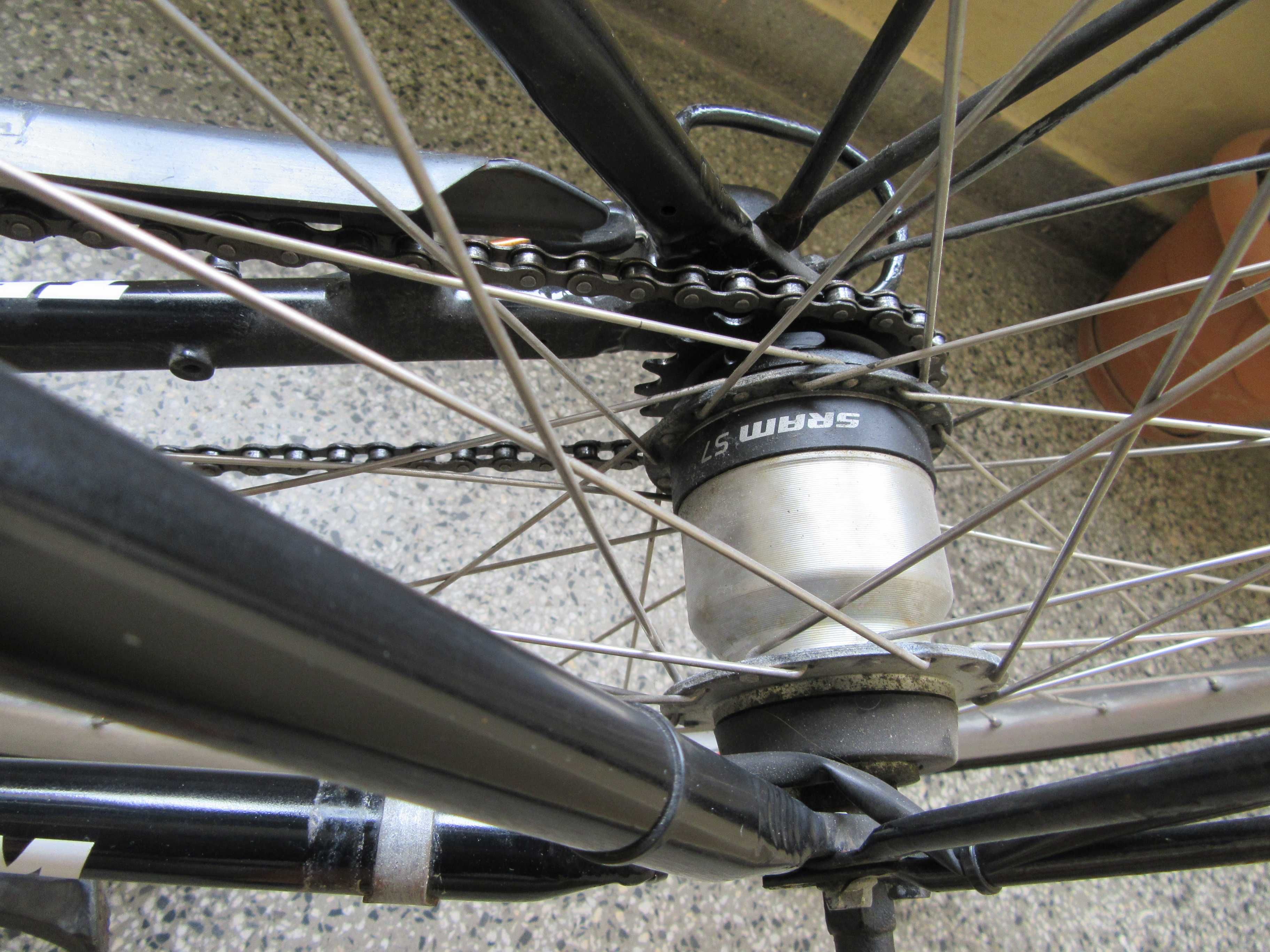 Немско градско колело CUBE TEAM 260 28" с алуминиеви рама и капли