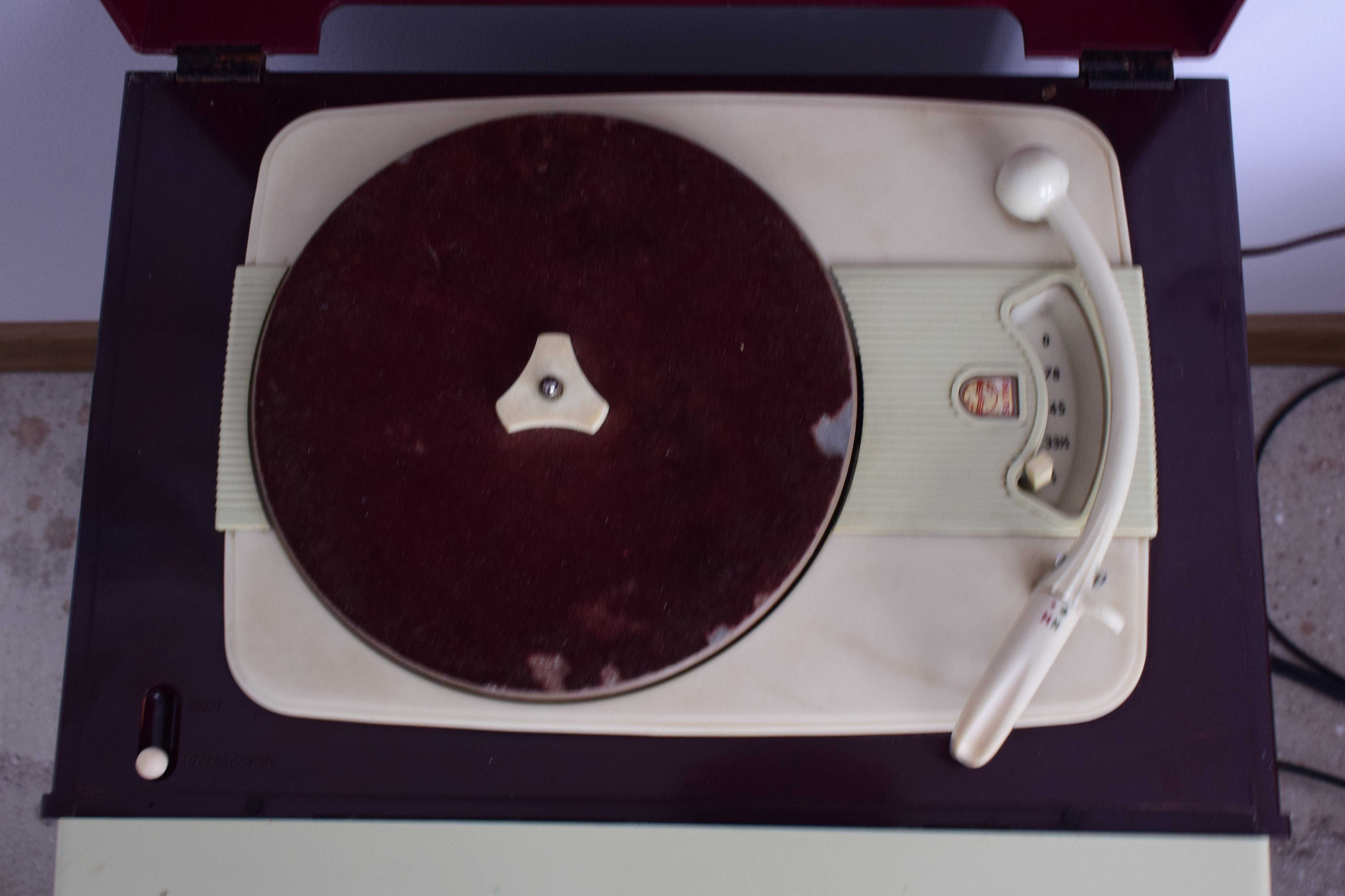 Грамофон Philips H3F74A