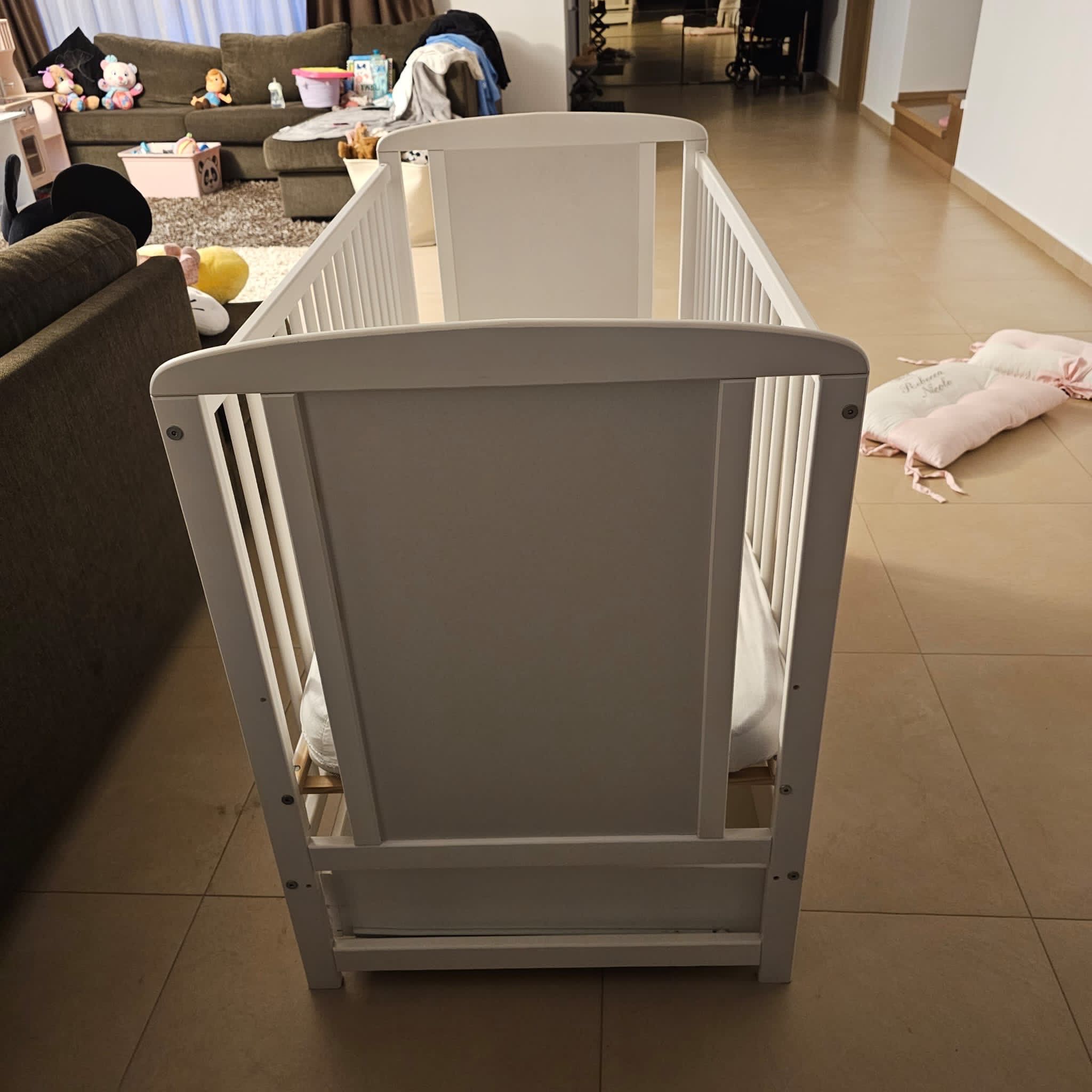 Pătuț din lemn BabyNeeds cu sertar 120/60 cm +Cadou saltea