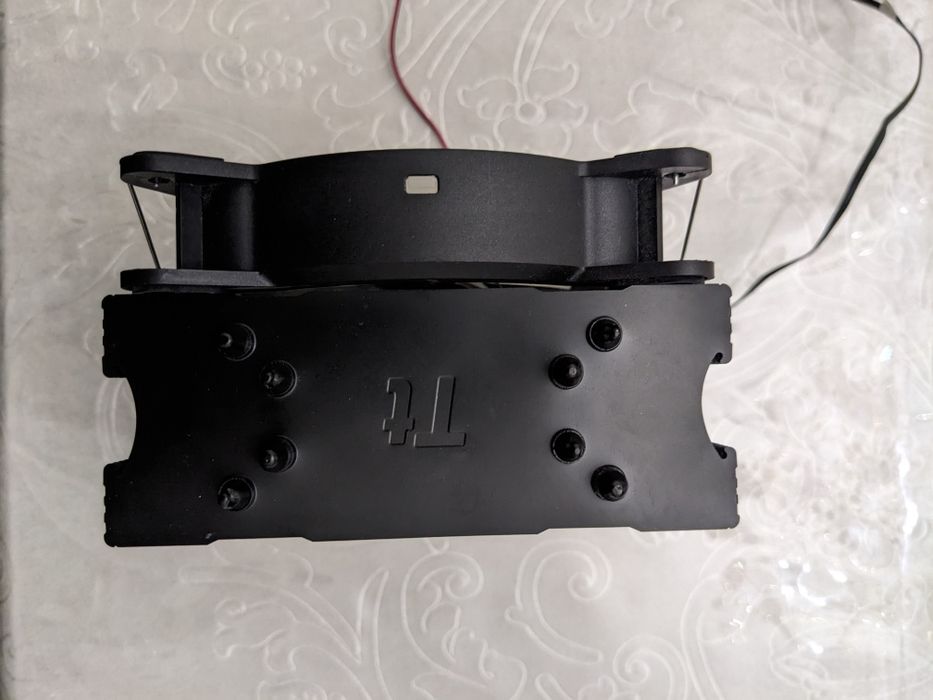 Куллер для процессора Thermaltake UX200