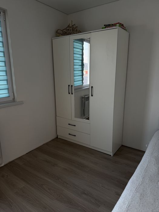 Продам шкаф с зеркалом