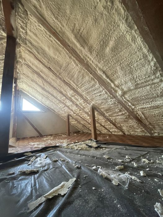 Izolatie spuma poliuretanica Izolatii Bucovina