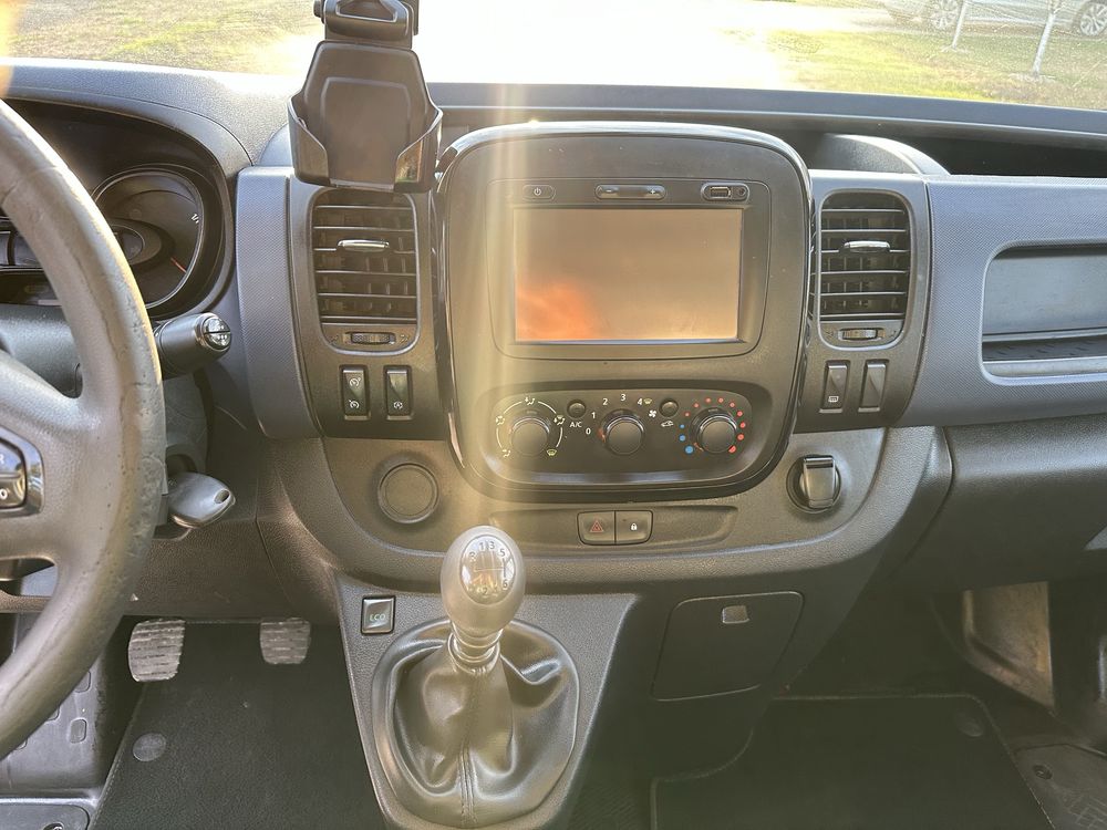Opel Vivaro - 1.6 CDTI BiTurbo, An 2017, 3 locuri, 250.000km, Clima