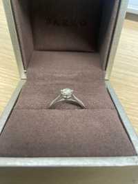 Золотое кольцо с бриллиантом от Farro