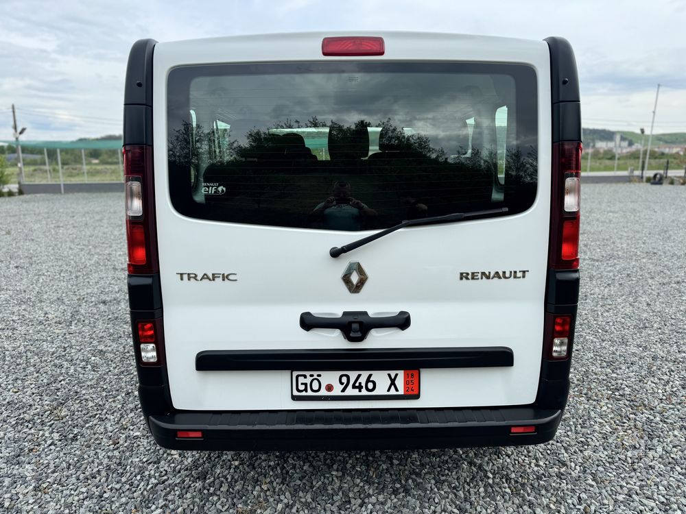 Vind renault trafic 4 an 2018 6 viteze 8 locuri , clima fata -spate