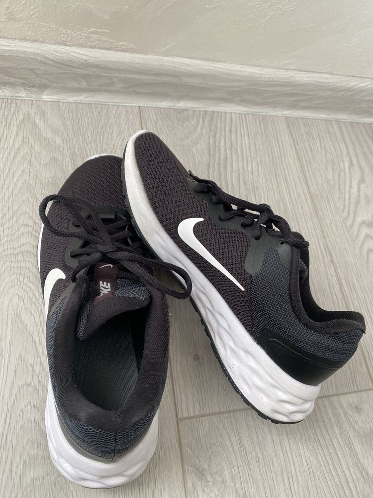 Дамски маратонки Nike