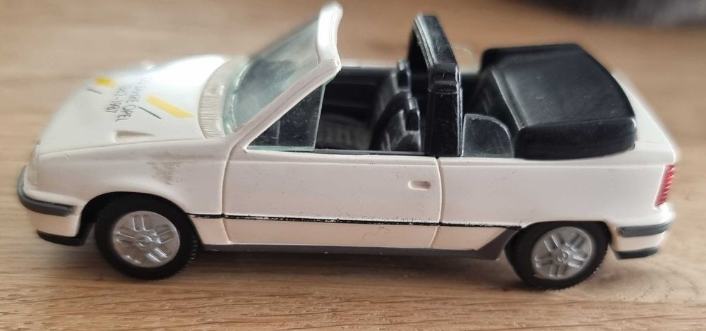 Se vinde machetă Opel kadett Gama model