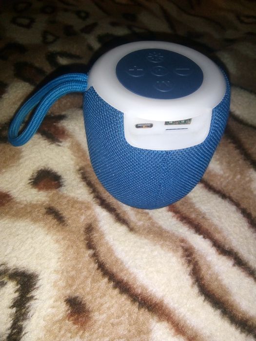 Vând boxa portabila, aproape noua