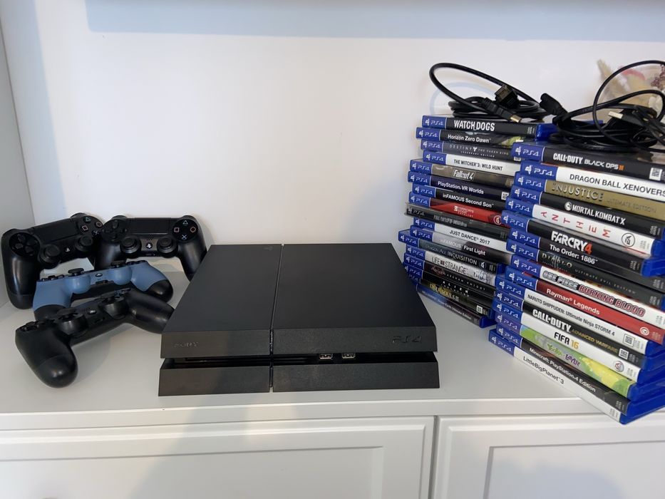 PS4 1TB + 4 controllere + 33 jocuri – Pachet complet