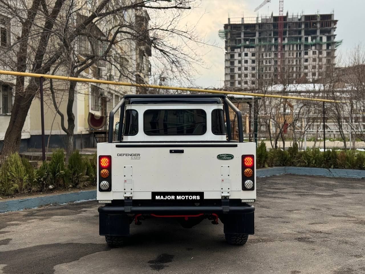 Land Rover Defender 110 pickup