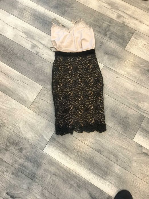 Пола с подник на Avin