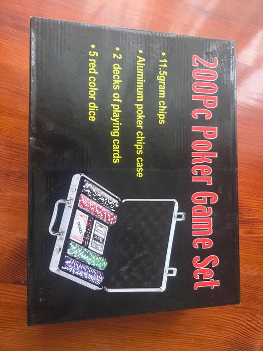 Нов комплект за покер от 200 части с метално куфарче.