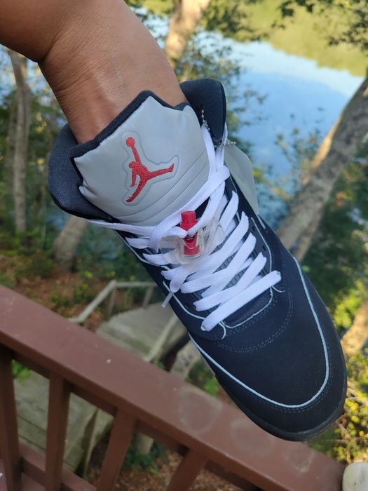 Продавам супер нови кецове jordan 5 OG black metalllic