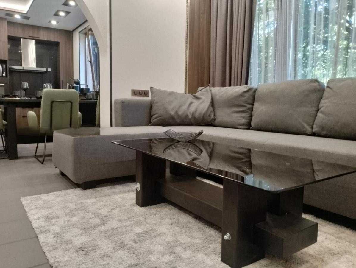Дава се под наем Двустаен апартамент в София, Изток - 70 кв.м за 990 € - Снимка #11