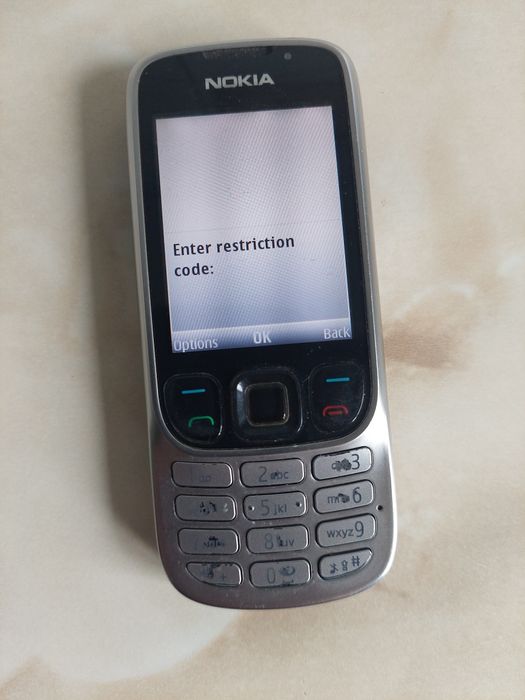 Vând trei Nokia 6303 classic (două codate) și (unul nu se mai aprinde)