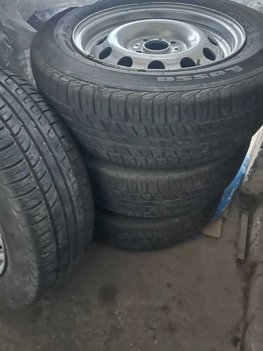 Прлдаются колеса в сборе