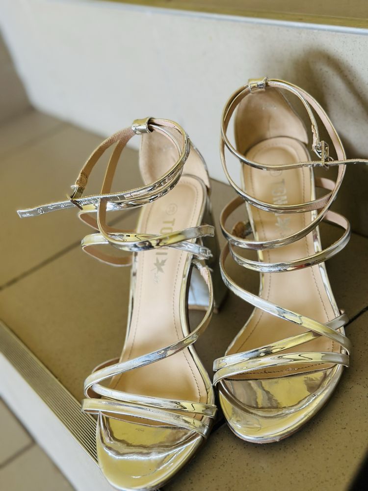 Vand sandale elegante