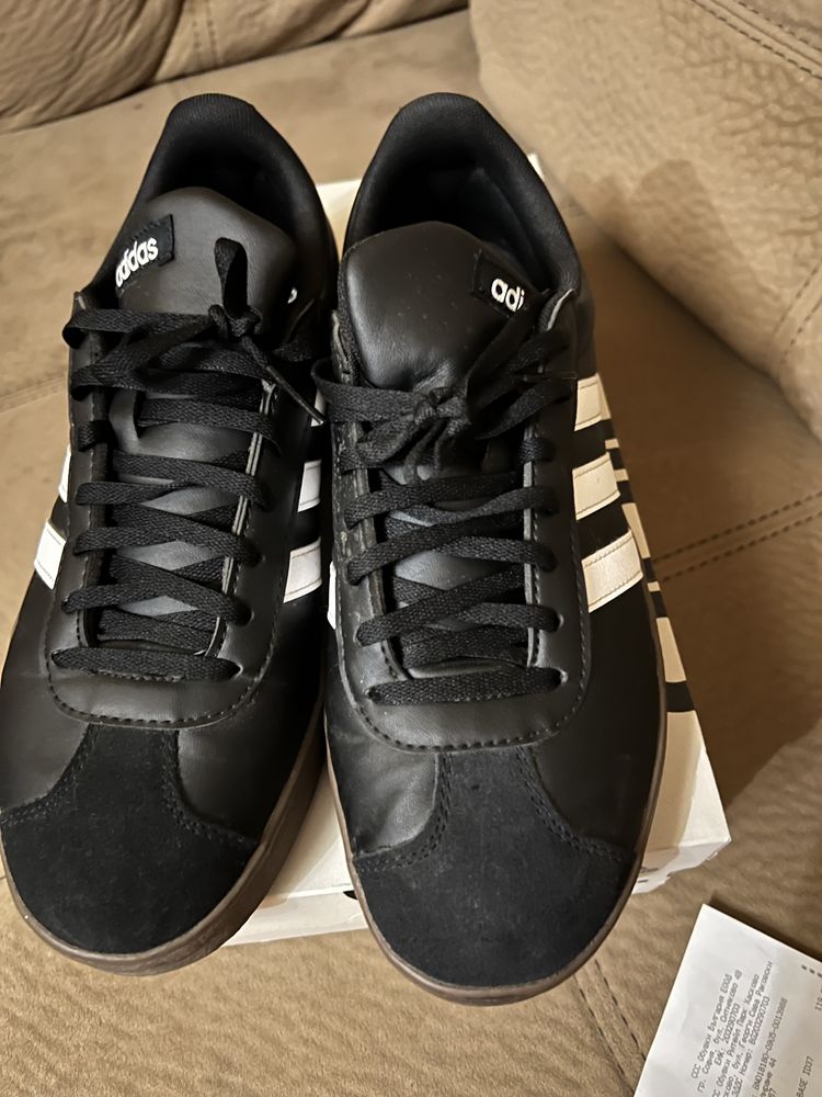 Маратонки Adidas 42 номер