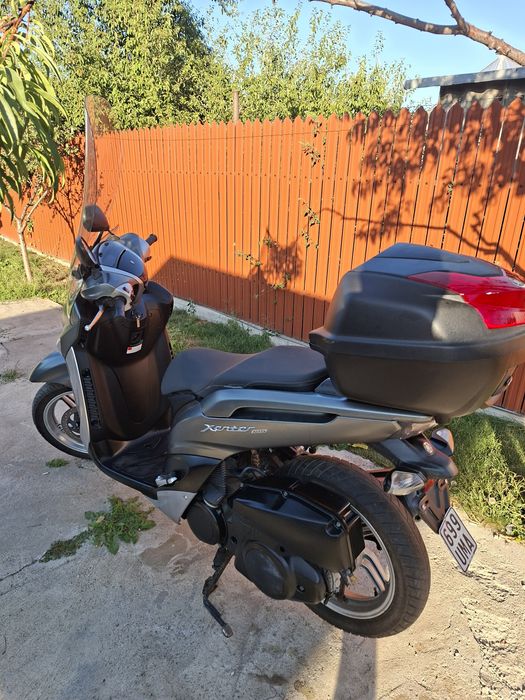 Scuter Daelim 300cc si yamaha xenter 125cc