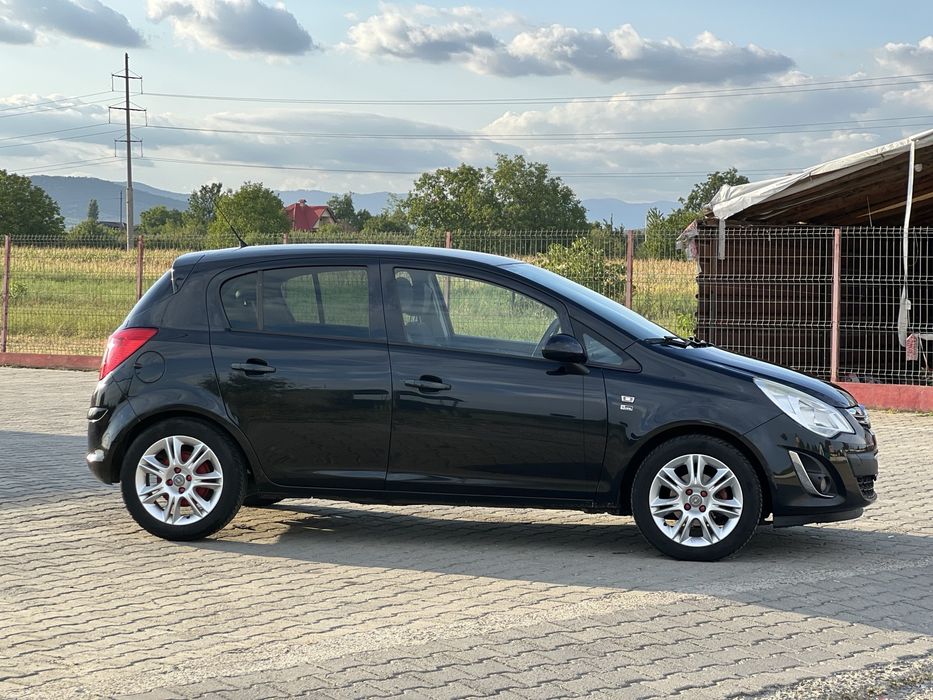 Opel corsa d 2012 benzina