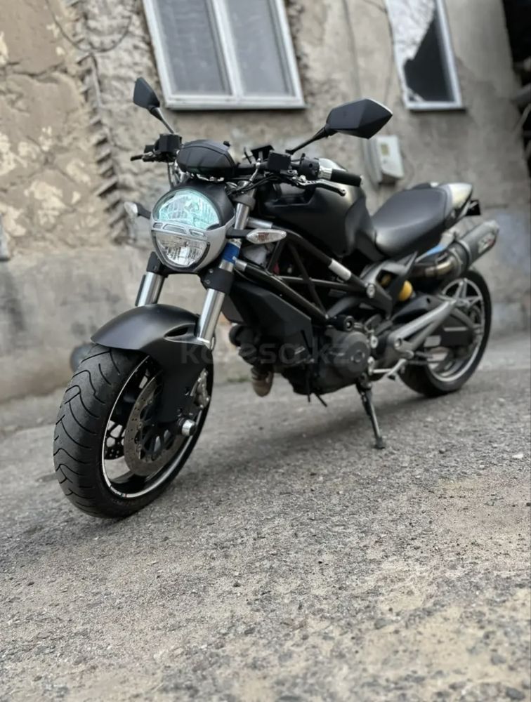 Ducati Monster 696