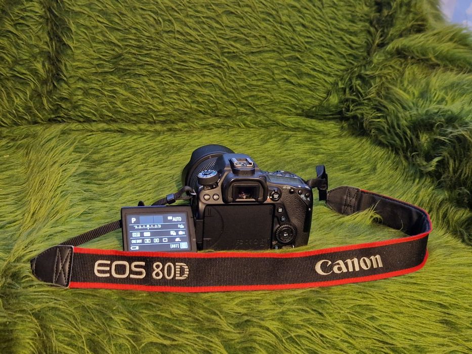 Canon 80d с обектив 18-135 is usm