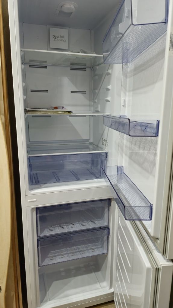 Холодильник б/у в идеальном состоянии