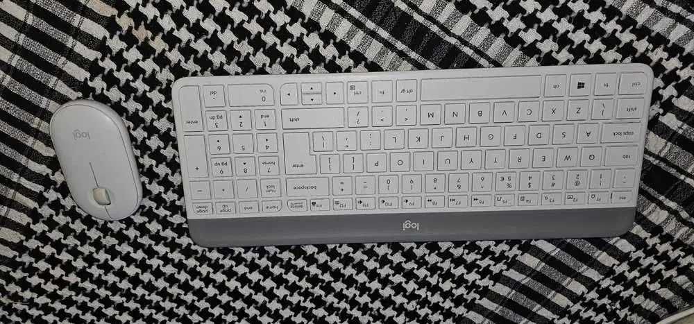 Set mouse wireless si tastatura Logitech - Combo MK470
1