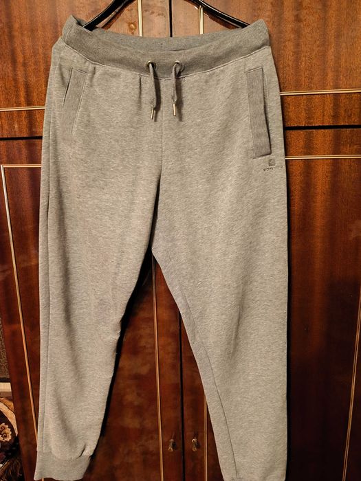 Продавам спортно долнище-6лв