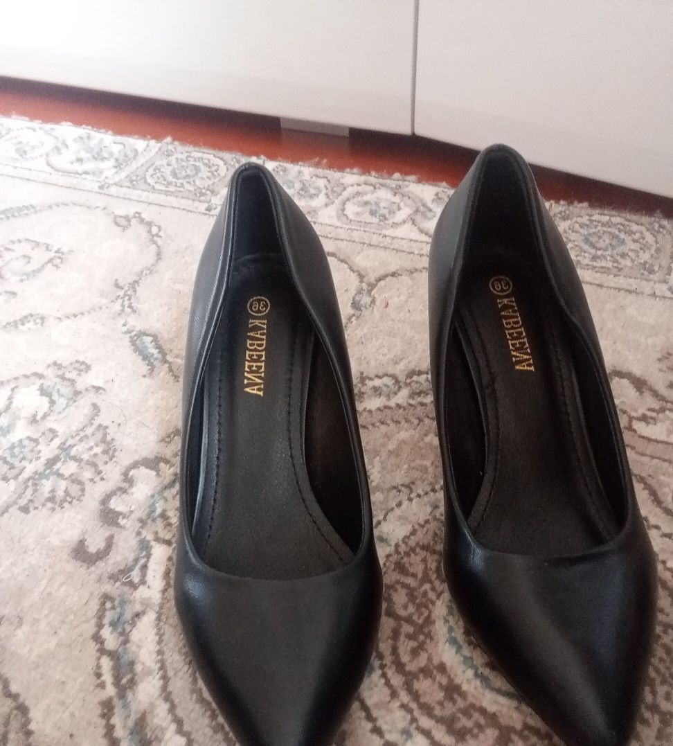 Женская обувь черный
