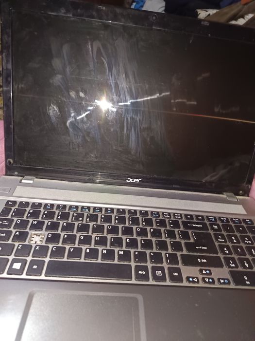 Vând laptop Acer aspire V3 GeForce