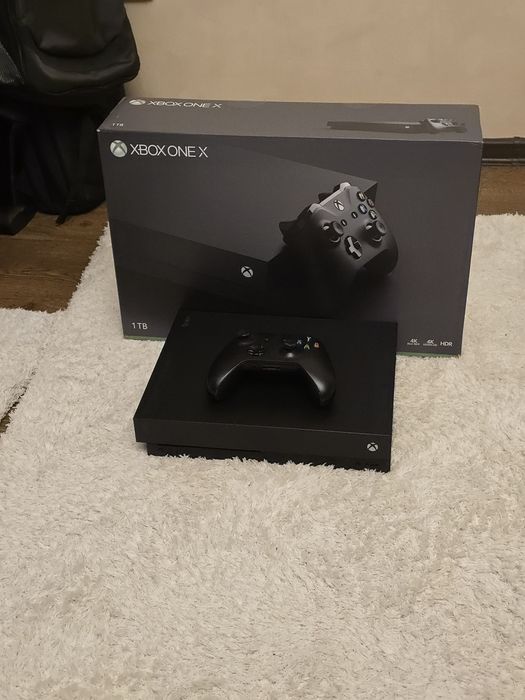 Xbox one X 1Tb + controller