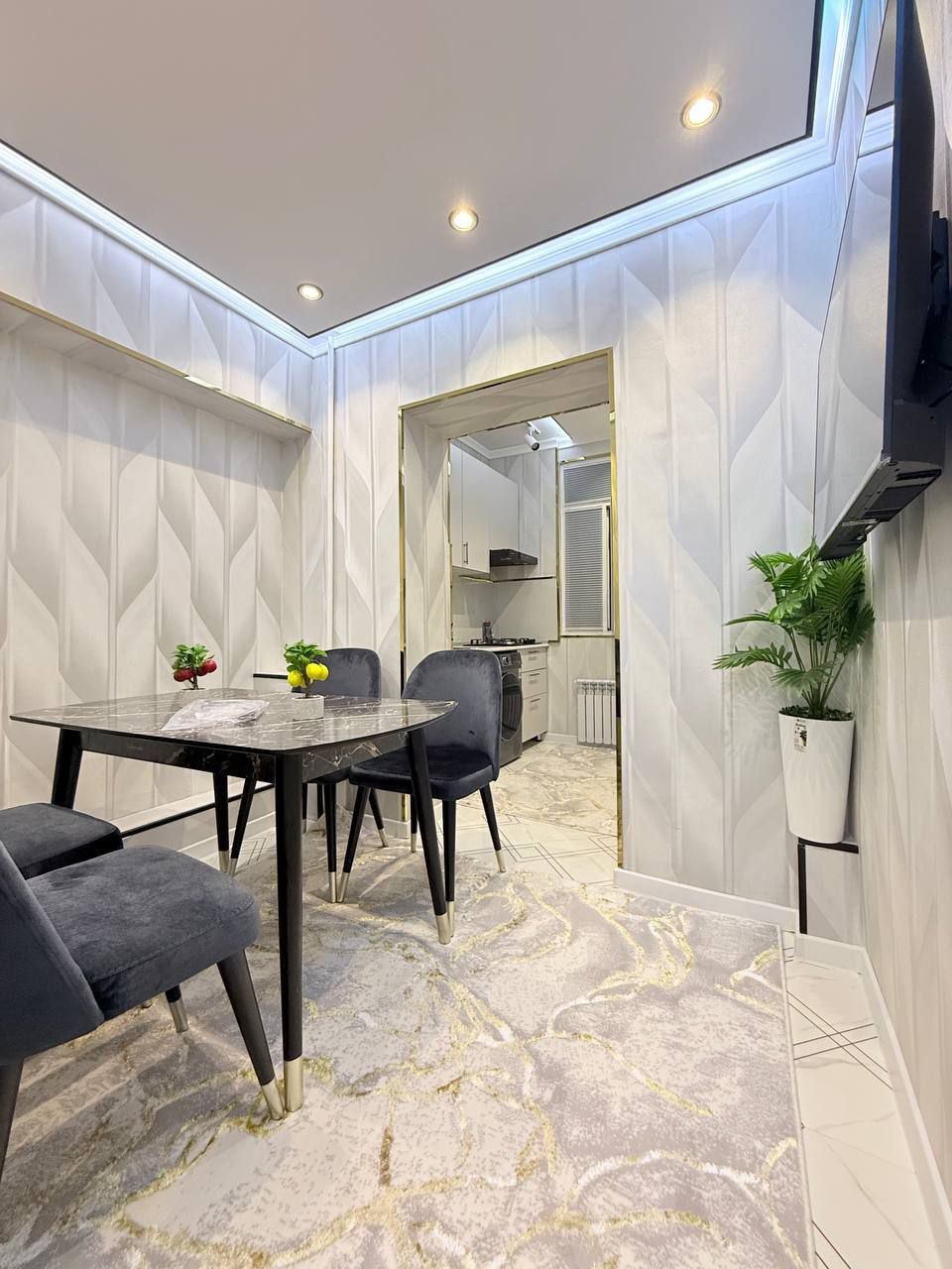 Чиланзар-7 кирпичь 2+6 балкон 3⁴/4/4 срочно 75м² Оптовый Базар
 Ипот
