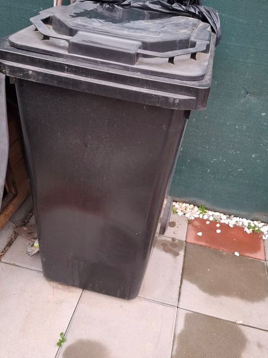 Vând pubelă gunoi