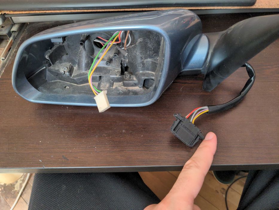 Продавам ляво странично огледало за Skoda Octavia 2 (2008), без стъкло