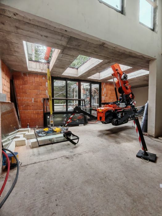Închiriez Mini macara Spider, pereți cortina, geamuri, constructii.