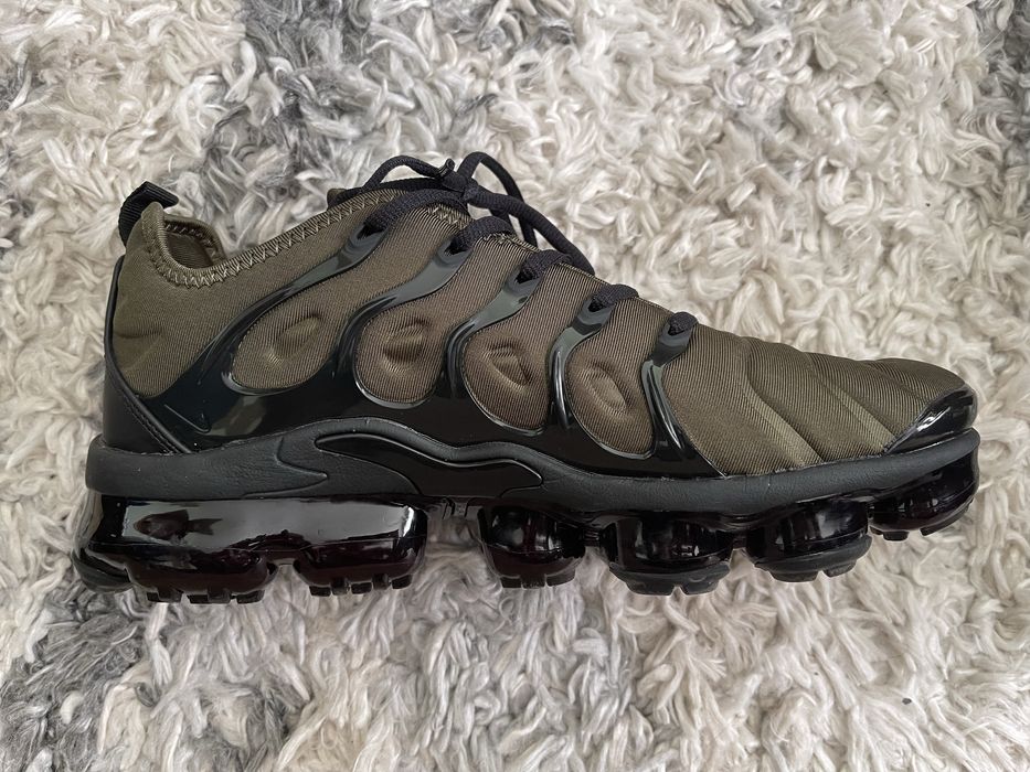 Nike Air Vapormax Plus olive rough green обувки вейпърмакс плюс зелени