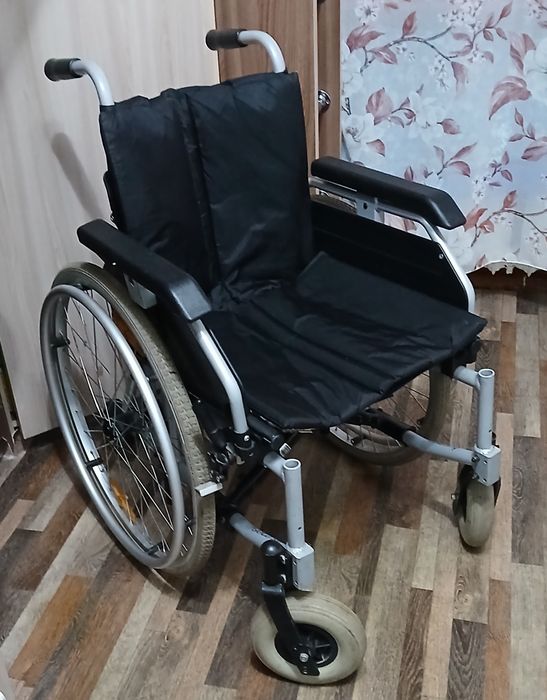 Инвалидная коляска б/у в хорошем состоянии